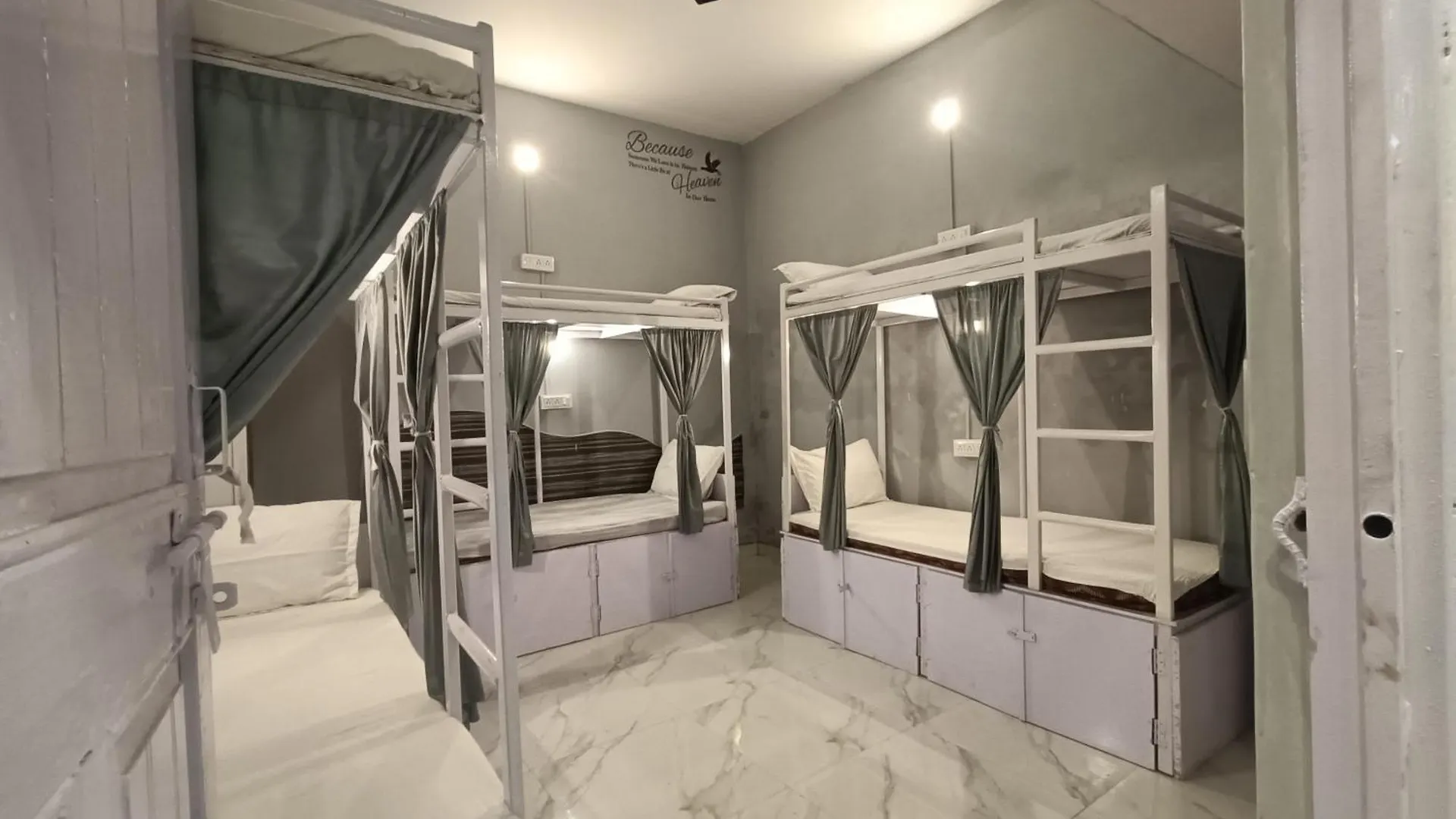 Hostel Mohit Paying Guest House Varanasi